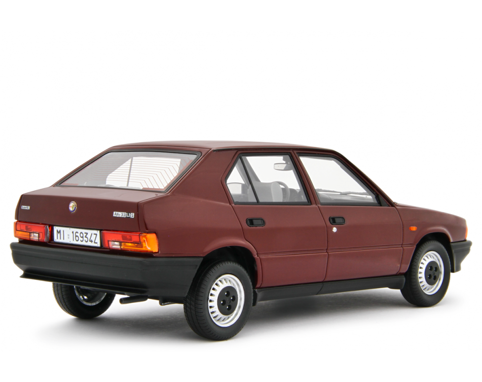 Alfa Romeo 33 1.3S Edizione 1985 Rosso amaranto 1:18 - 94146