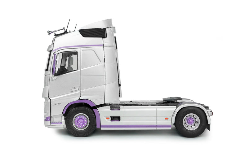 Volvo FH XL Globetrotter 2023 silver-purple 1:24 - 94444