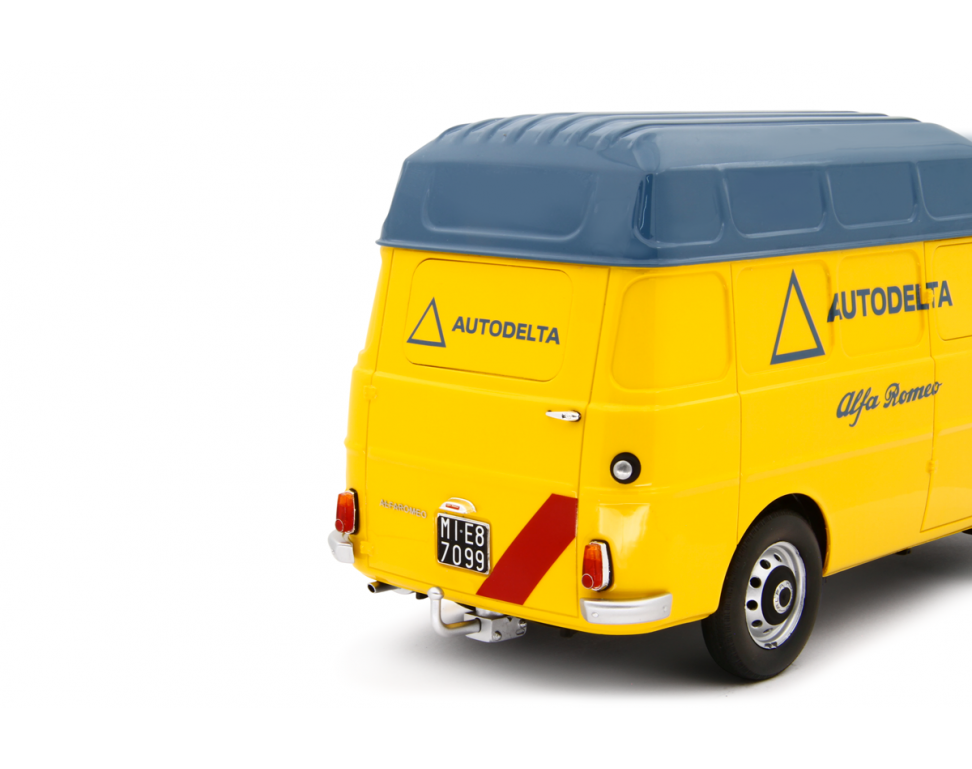 Alfa Romeo F12 Autocarro Tetto Sopralzato 1967 Assistenza Gara Autodelta 1:18-6