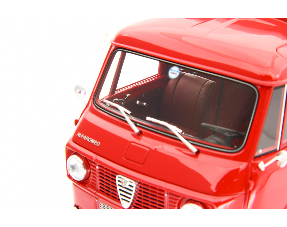 Alfa Romeo F12 Autocarro Tetto Sopralzato 1967 Rosso 1:18-8