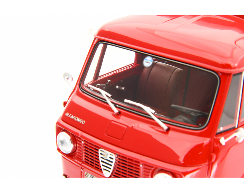 Alfa Romeo F12 Autocarro Tetto Sopralzato 1967 Rosso 1:18-8