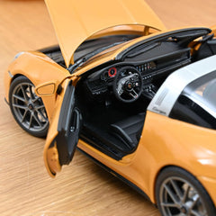 Porsche 911 (992) Targa 4 GTS 2025 Giallo Bahama 1:18-5