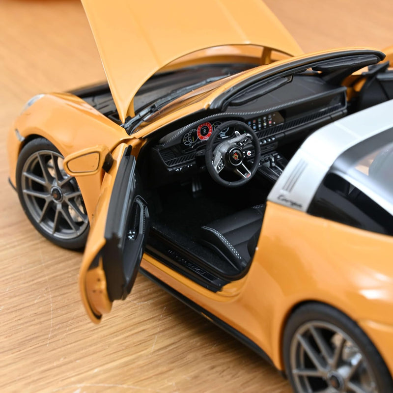 Porsche 911 (992) Targa 4 GTS 2025 Giallo Bahama 1:18-5