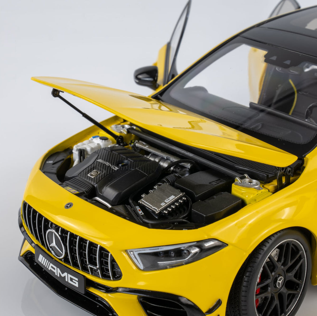 Mercedes-Benz A-Class A45S 2023 4-Matic AMG Sun Yellow 1:18-5