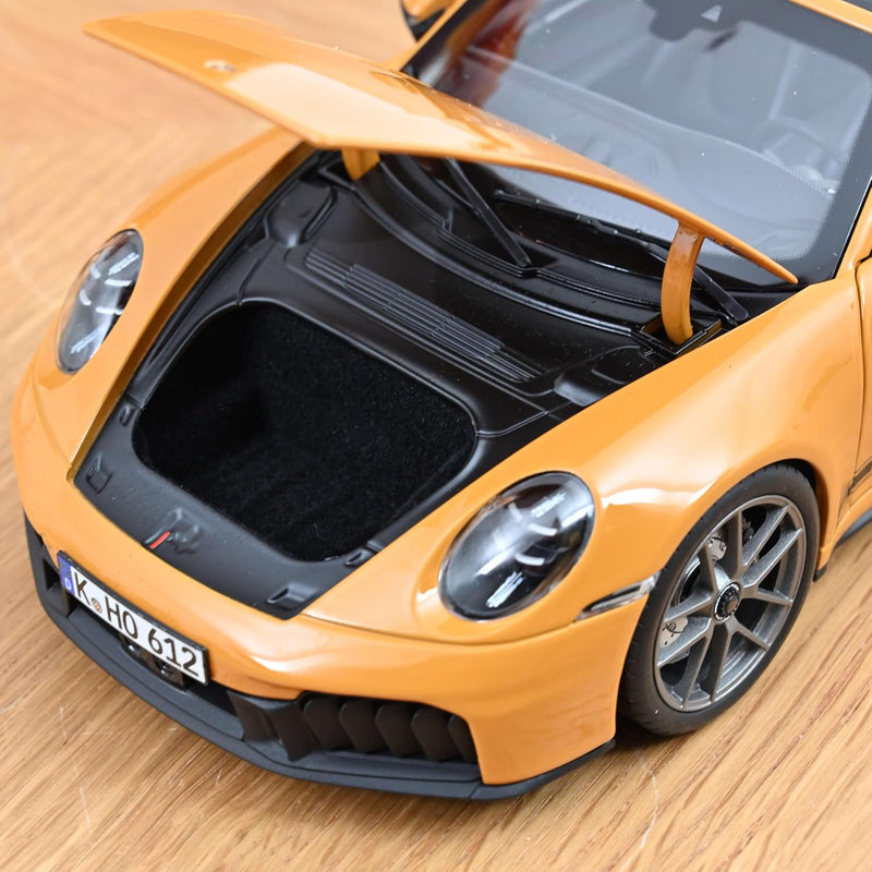 Porsche 911 (992) Targa 4 GTS 2025 Giallo Bahama 1:18-4